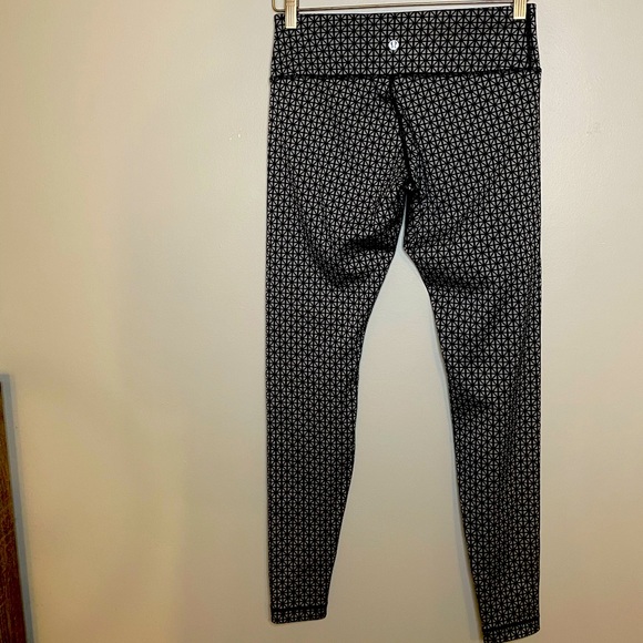Lululemon Wunder Under Leggings - Picture 1 of 7